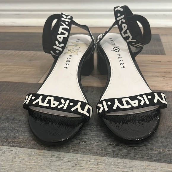 Katy Perry The IZZY Elastic Patent Heeled Sandals Black size 7M/37 Black White - Picture 3 of 11